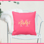 Roze Lila monogram Kussen<br><div class="desc">Dit prachtige en verfijnde ontwerp biedt unieke meerkleurige letters voor de Monogram en Voornaam. De kleuren zijn zacht en zacht als een bloem. Eventuele ontwerpvragen of speciale verzoeken,  alleen e-mail: charmdesignstudio@rcn.com en we zullen graag helpen.</div>