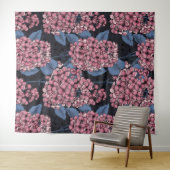 Roze lila op donkerblauw wandkleed (In Situ (horizontaal))