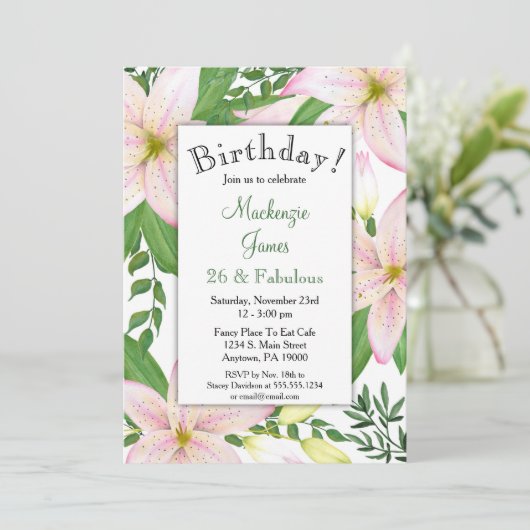 Roze Lily Floral Birthday Party nodigde dames uit Kaart (Staand voorkant)