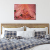 Roze Lily in de regen Canvas Afdruk (Insitu (Slaapkamer))