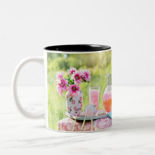 Roze limonade afbeelding tweekleurige koffiemok