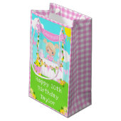Roze limonade blond haar meisje gelukkig verjaarda klein cadeauzakje (Achterkant Gekanteld)