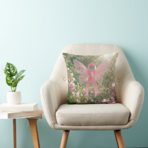 Roze lint vlinder in een tuin kussen