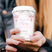 Roze lint: ze maakt de knoop vast Bruids douche Papieren Bekers