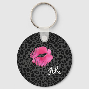 Roze Lipgloss Kus Zwart Luipaard Met Monogram Sleutelhanger