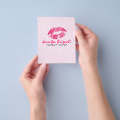 Roze Lippen & Damast Make-up Artiest Design Flyer (Hand)