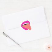 Roze Lippen met Tong Uit Ronde Sticker (Envelop)