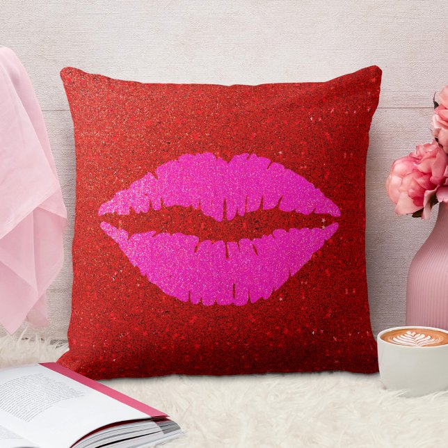 Roze lippen op rode glitterachtergrond kussen (Creator heeft geüpload)