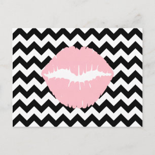 Roze lippen op zwart-wit zigzagpatroon briefkaart