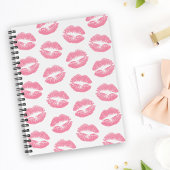 Roze lippen, patroon van lippen, roze lippenstift, notitieboek