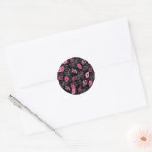 Roze lips Kissingpatroon Black Ver Ronde Sticker (Envelop)