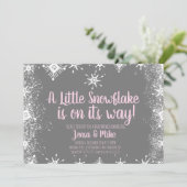 Roze Little Snowflakes Snowy Script Baby shower Kaart (Staand voorkant)