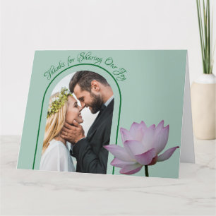 Roze Lotus bloem en groene bruiloft Bedankkaart