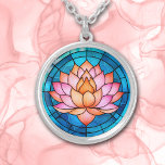 Roze Lotus bloemenmozaïek Glas in lood Zilver Vergulden Ketting<br><div class="desc">Op dit ketting staat een afbeelding van een roze en gouden lotusbloem met een blauw mozaïek gebrandschilderde glazen achtergrond. Helder en kleurrijk! Zorg ervoor dat je de bijpassende oorbellen en sleutelhanger in onze winkel ziet.</div>