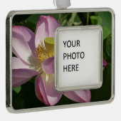 Roze Lotus Flower II Summer Floral Verzilverd Omlijst Ornament (Rechts)