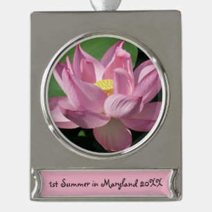 Roze Lotus Flower IV Verzilverd Banner Ornament