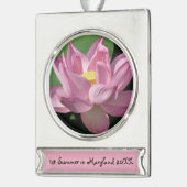 Roze Lotus Flower IV Verzilverd Banner Ornament (Links)
