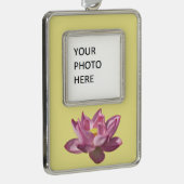 Roze Lotus Flower IV Verzilverd Omlijst Ornament (Rechts)