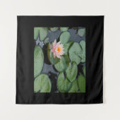 Roze Lotus Flower Zen Garden Wandkleed (Voorkant (horizontaal))