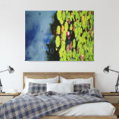 Roze lotus in regen canvas afdruk (Insitu (Slaapkamer))