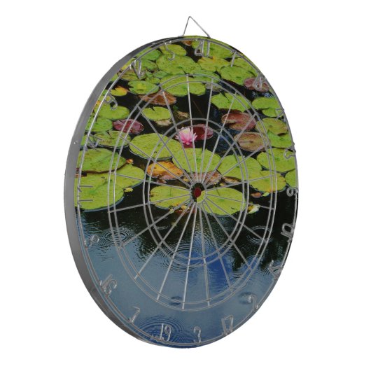 Roze lotus in regen dartbord (Voorkant Links)