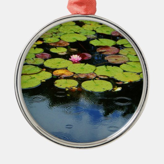Roze lotus in regen metalen ornament (Voorkant)
