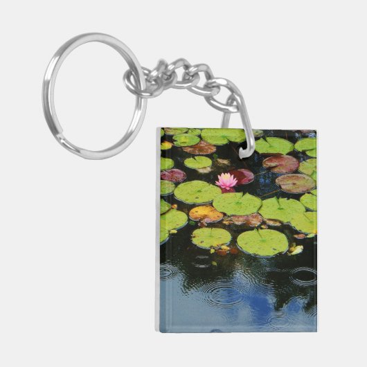 Roze lotus in regen sleutelhanger (Voorkant Links)
