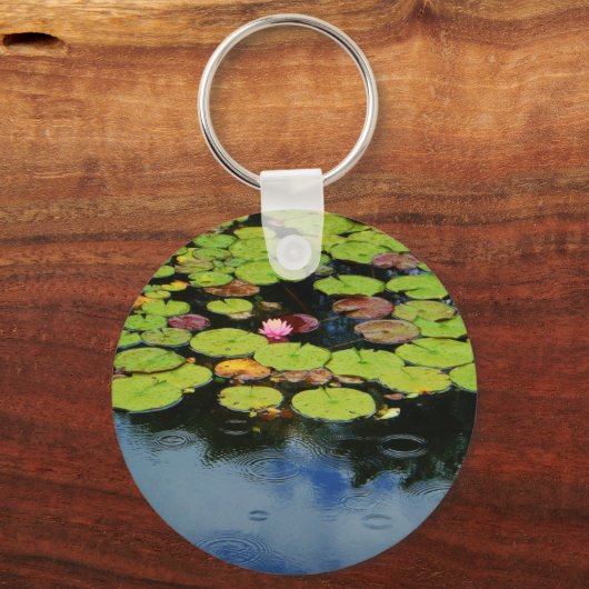 Roze lotus in regen sleutelhanger (Voorkant)