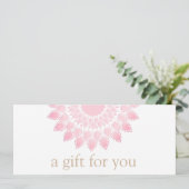 Roze Lotus Mandala Spa Gift Certificate Feestdagenkaart (Staand voorkant)