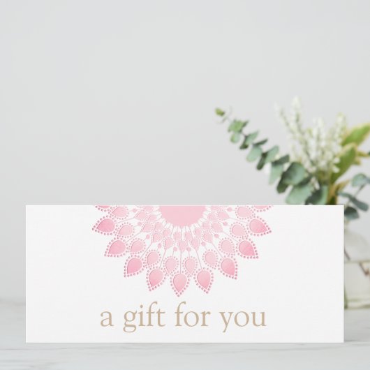 Roze Lotus Mandala Spa Gift Certificate Feestdagenkaart (Staand voorkant)