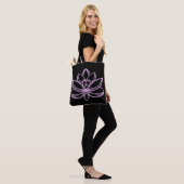 Roze Lotus Tote Bag (Op model)