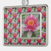 Roze Lotus Water Lily Verzilverd Omlijst Ornament (Links)