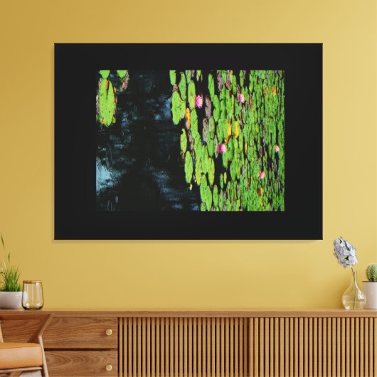 roze lotus zwart water canvas afdruk (Insitu (Woonkamer))