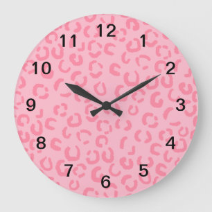 Roze luipaard printpatroon. grote klok