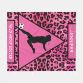 Roze luipaard voor meisjes "Wild Over Voetbal" Fleece Deken (Voorkant (Horizontaal))