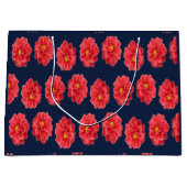 Roze maanbloem op blauw groot cadeauzakje (Voorkant)