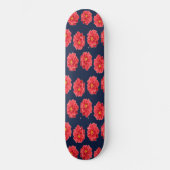 Roze maanbloem op blauw persoonlijk skateboard (Voorkant)