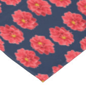 Roze maanbloem op blauw tafelkleed (Gekanteld)