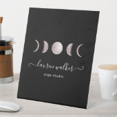 roze maanfasen yogastudio reclamebord met voetstuk (Insitu)