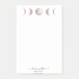 roze maanfzet yoga studio schrijft rapport post-it® notes