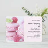 Roze Macarons & Rode Frambozen Bruiloft Kaart (Staand voorkant)