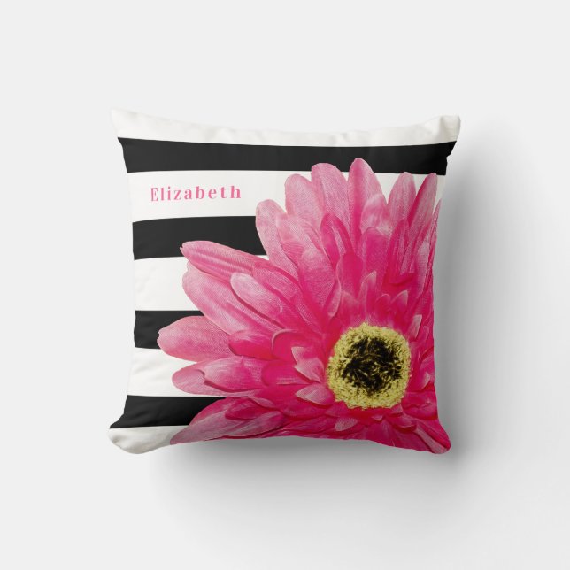 Roze Madeliefje Zwarte Streep Naam Kussen (Voorkant)