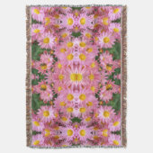  roze madeliefjes en hommel bij Abstract Deken (Voorkant Verticaal)