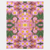 roze madeliefjes en hommel bij Abstract Fleece Deken (Voorkant)
