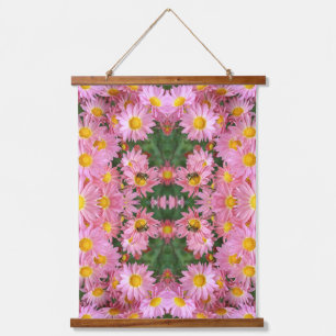 Roze Madeliefjes En Hommels Abstract    Hangend Wandkleed
