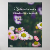 Roze madeliefjes en slipjes in de groene tuin poster (Voorkant)