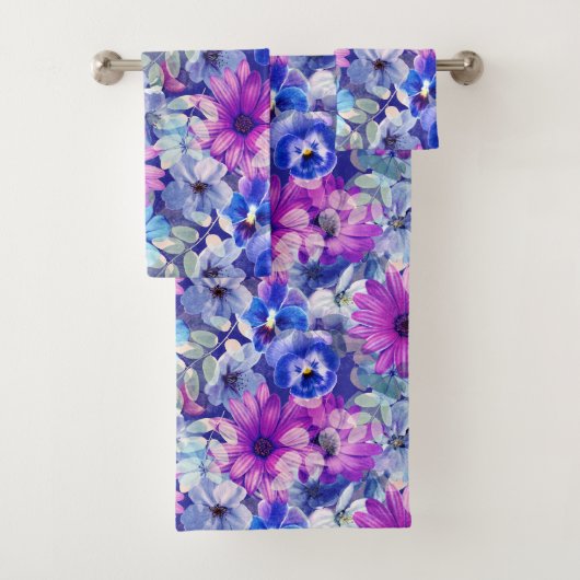 Roze Magenta Blue Floral Pattern Bad Handdoek (Insitu)