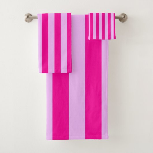 Roze & Magenta Streeppatroon Bad Handdoek (Insitu)
