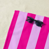 Roze & Magenta Streeppatroon Strandlaken (In situ)