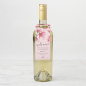 Roze Magnolia Bloemen Monogram Huwelijksgunst Flessenhanger (Op fles)